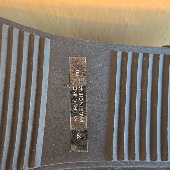 EUC Matt & Nat Lauren Faux Fur Hidden Wedge Boots, size 39, black - Picture 6 of 10